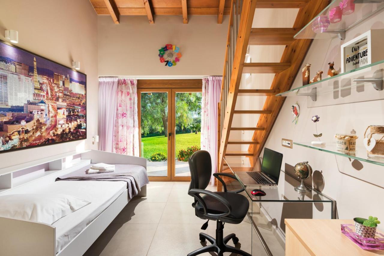 Elva Villa *