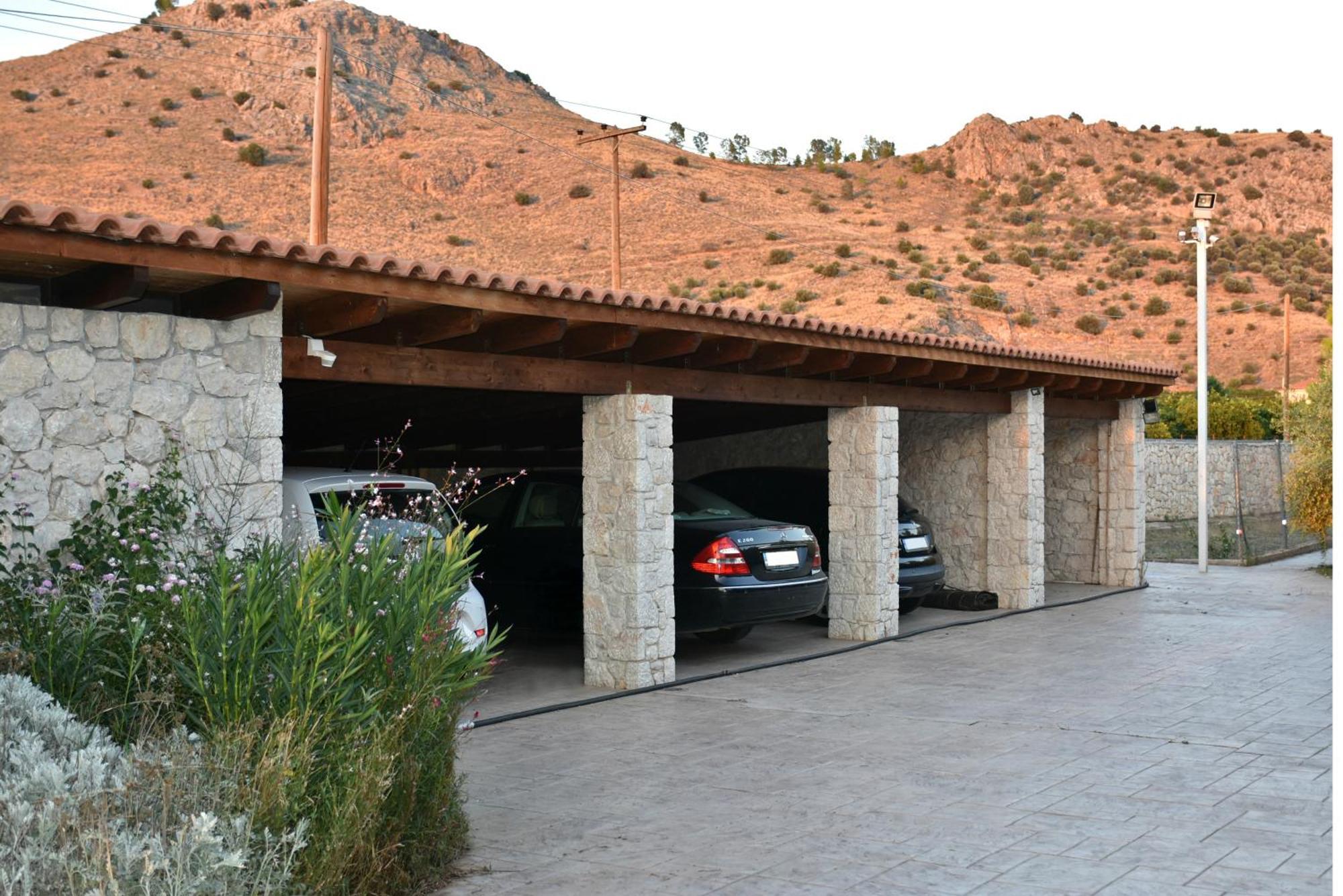 Elva Villa *